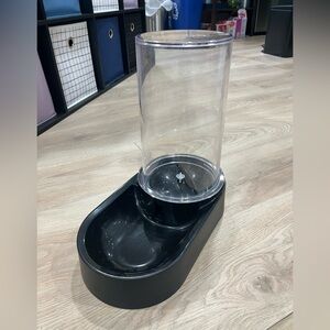 Gravity-filling pet water bowl!